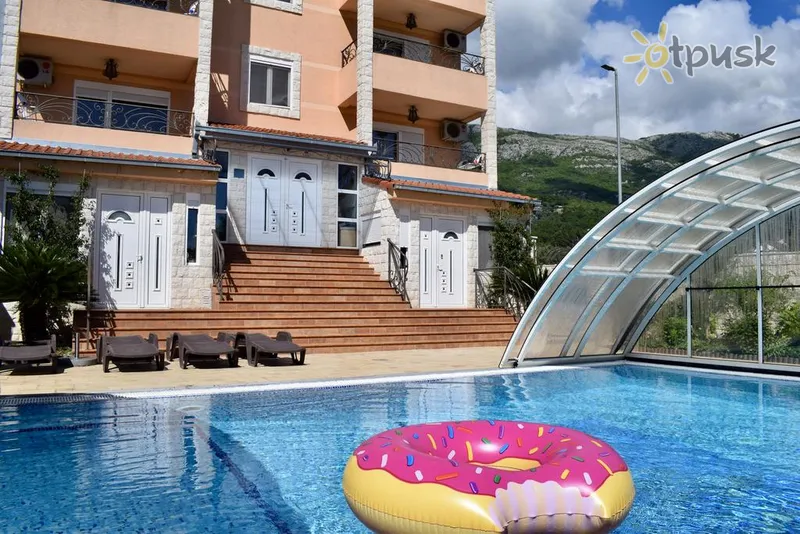 Фото отеля Dolphin Villa 4* Петровац Чорногорія екстер'єр та басейни