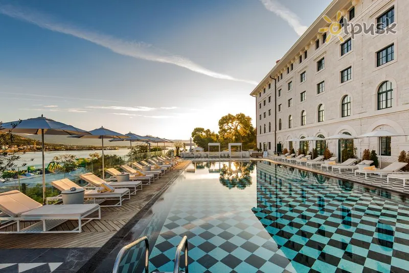 Фото отеля Brown Beach House 4* Трогір Хорватія екстер'єр та басейни