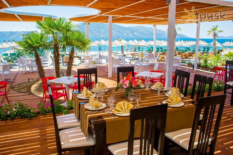 Фото отеля Royal Hotel 3* Влера Албанія бари та ресторани