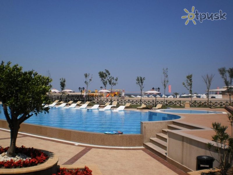 Фото отеля Oasis Beach Club 4* Царево Болгария экстерьер и бассейны