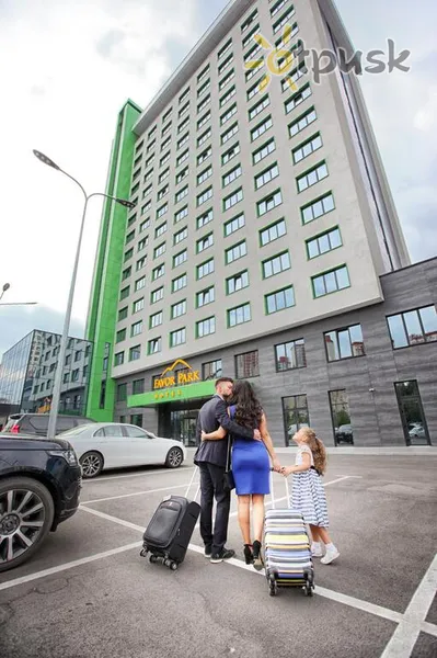 Фото отеля Favor Park Hotel 4* Киев Украина экстерьер и бассейны