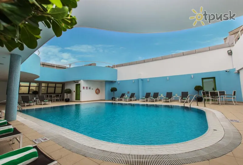 Фото отеля Holiday Inn Abu Dhabi 4* Abu Dabis JAE išorė ir baseinai