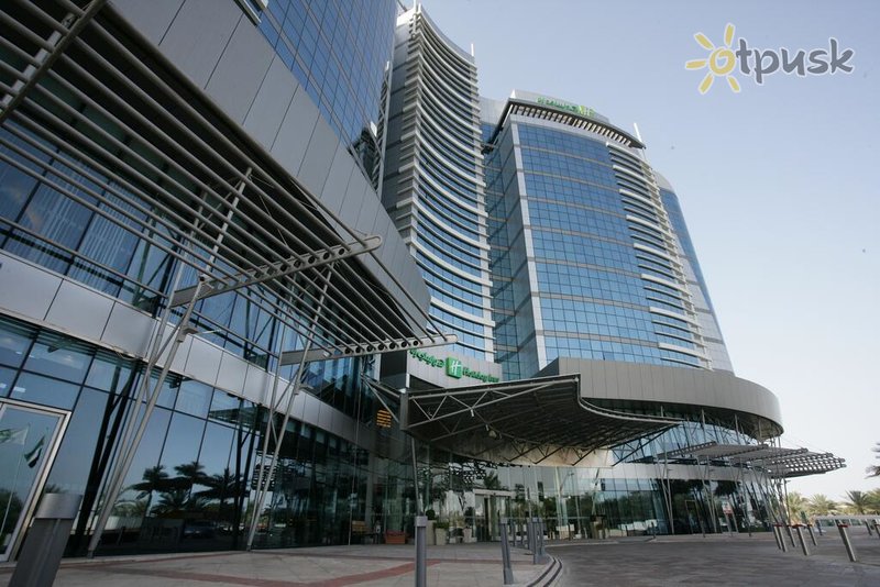 Фото отеля Holiday Inn Abu Dhabi 4* Абу Даби ОАЭ экстерьер и бассейны