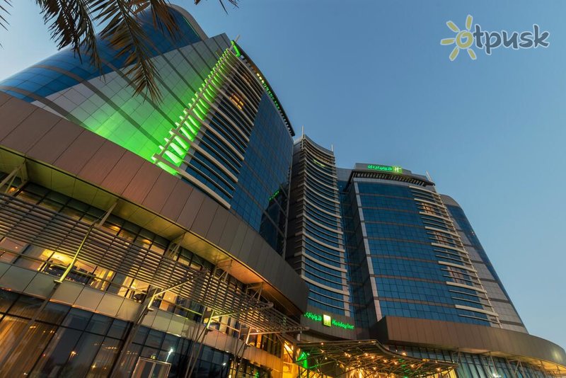 Фото отеля Holiday Inn Abu Dhabi 4* Абу Даби ОАЭ экстерьер и бассейны