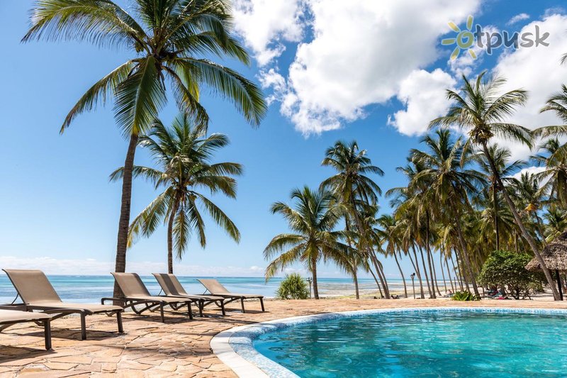 Фото отеля Karafuu Beach Resort & Spa 5* Пингве Танзания экстерьер и бассейны