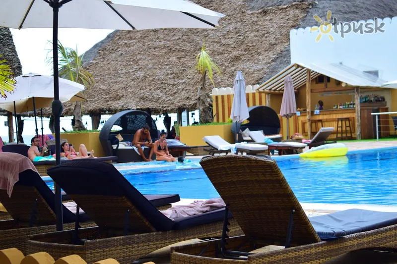 Фото отеля Amaan Bungalows Beach Resort 3* Nungwi Tanzanija išorė ir baseinai