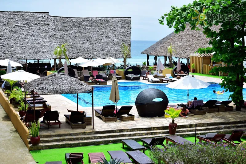 Фото отеля Amaan Bungalows Beach Resort 3* Nungwi Tanzanija išorė ir baseinai