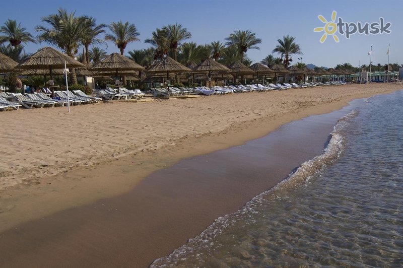 Фото отеля Maritim Jolie Ville Resort & Casino 5* Шарм эль Шейх Египет пляж