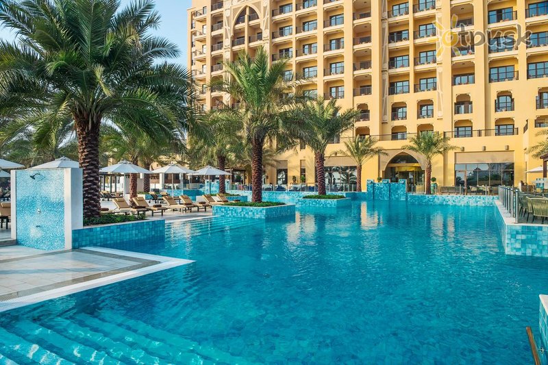 Фото отеля DoubleTree by Hilton Resort & Spa Marjan Island 5* Рас Аль-Хайма ОАЭ экстерьер и бассейны