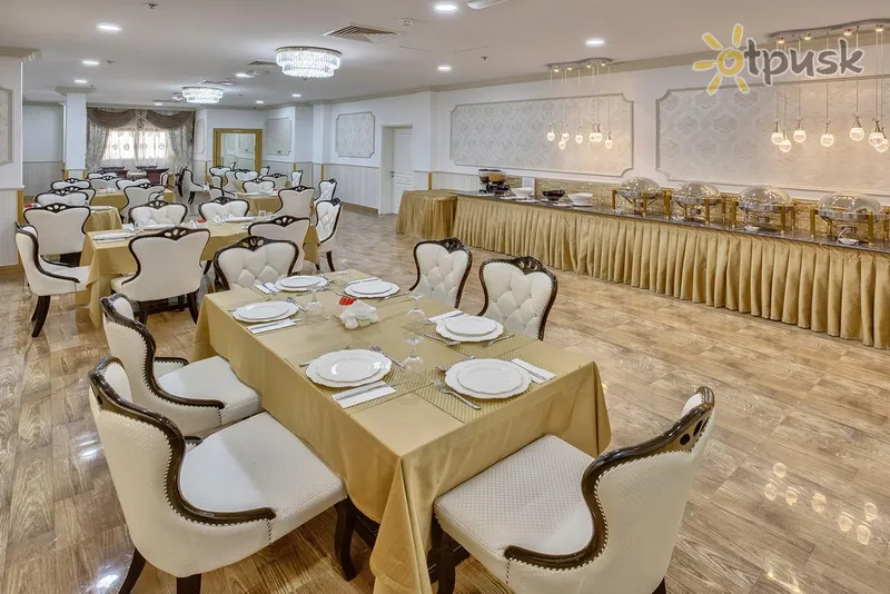 Фото отеля Royal Hotel 3* Шарджа ОАЕ бари та ресторани