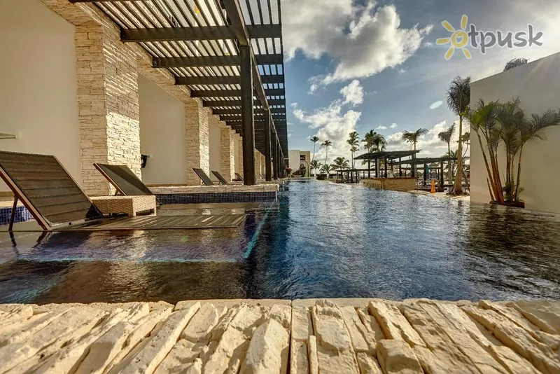 Фото отеля Royalton CHIC Punta Cana Resort & Spa 5* Uvero Alto Dominikānas republika ārpuse un baseini