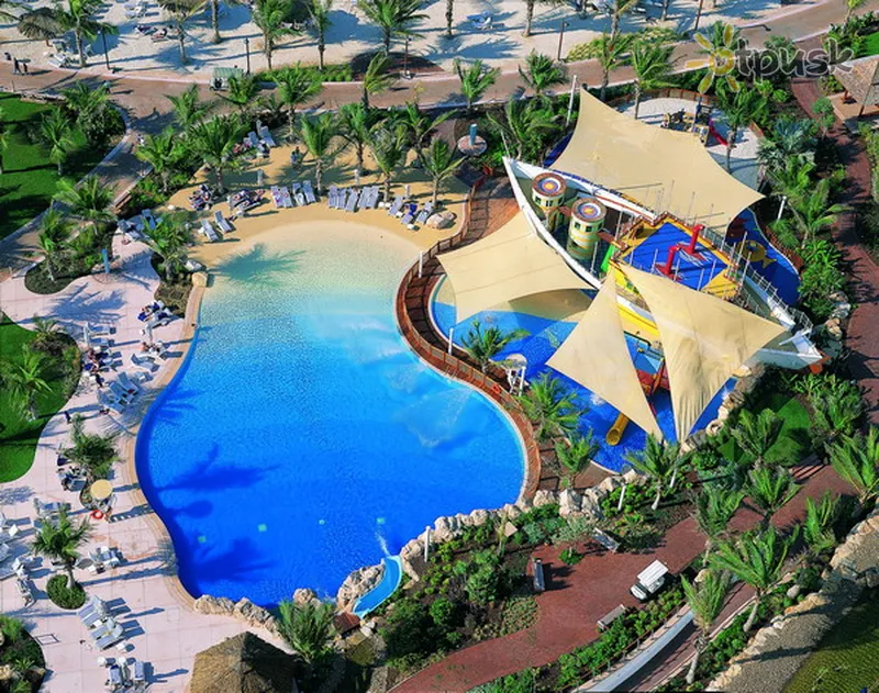 Фото отеля Jumeirah Beach Hotel & Beit Al Bahar Villas 5* Dubaija AAE ārpuse un baseini