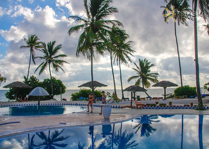 Фото отеля African Sun Sand Sea Resort & Spa 3* Бведжу Танзания экстерьер и бассейны