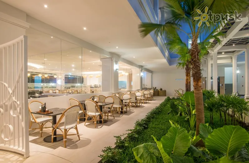Фото отеля Centara Ao Nang Beach Resort & Spa 4* Крабі Таїланд бари та ресторани