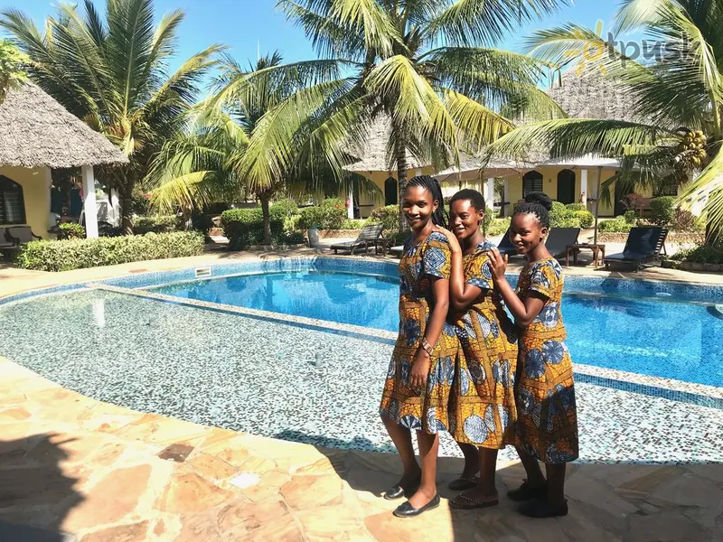Фото отеля Kiwengwa Bungalow Boutique Resort 3* Kiwengwa Tanzanija išorė ir baseinai