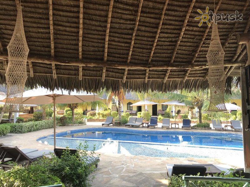 Фото отеля Kiwengwa Bungalow Boutique Resort 3* Кивенгва Танзания экстерьер и бассейны