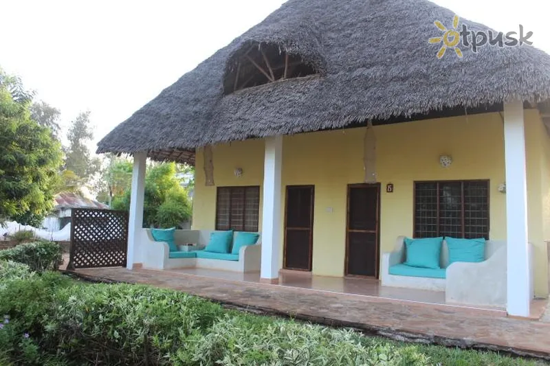 Фото отеля Kiwengwa Bungalow Boutique Resort 3* Кивенгва Танзания экстерьер и бассейны