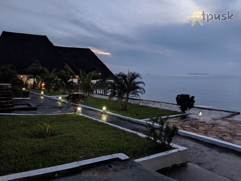 Фото отеля Amaan Ocean Kihinani Hotel 3* Бубубу Танзания экстерьер и бассейны
