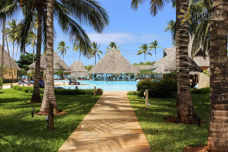 Фото отеля Neptune Pwani Beach Resort & Spa 5* Пвані Мчангані Танзанія екстер'єр та басейни