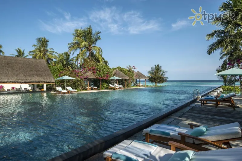 Фото отеля Four Seasons Maldives at Landaa Giraavaru Resort 5* Baa atolas Maldyvai išorė ir baseinai