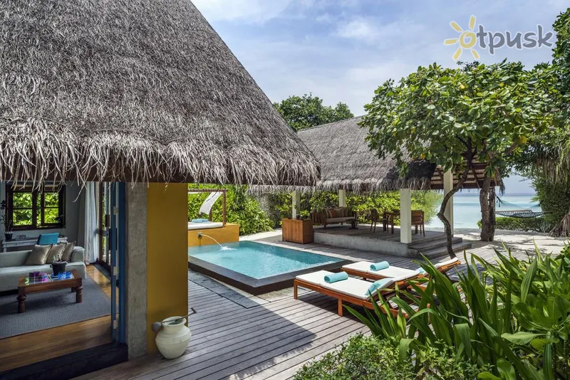 Фото отеля Four Seasons Maldives at Landaa Giraavaru Resort 5* Баа Атолл Мальдивы экстерьер и бассейны