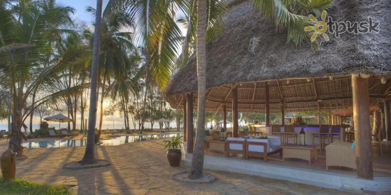 Фото отеля Bluebay Beach Resort & Spa 5* Ківенгва Танзанія бари та ресторани