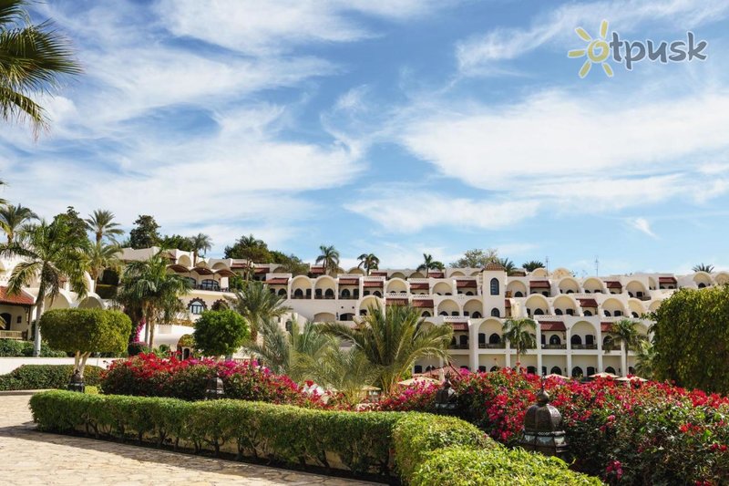 Фото отеля Movenpick Sharm el Sheikh Naama Bay 5* Шарм эль Шейх Египет экстерьер и бассейны