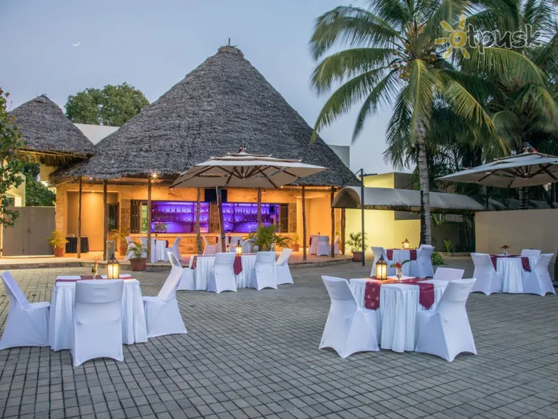 Фото отеля Ngalawa Hotel & Resort 5* Бубубу Танзания бары и рестораны