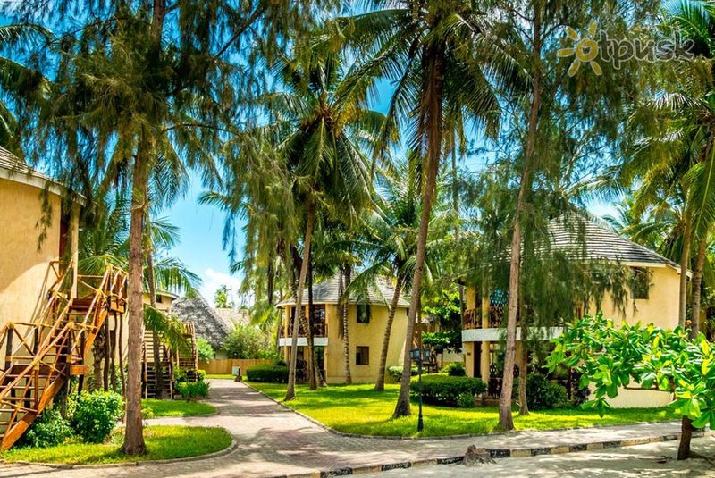 Фото отеля AHG Maya Bay Resort & Spa 4* Мичамви Танзания экстерьер и бассейны