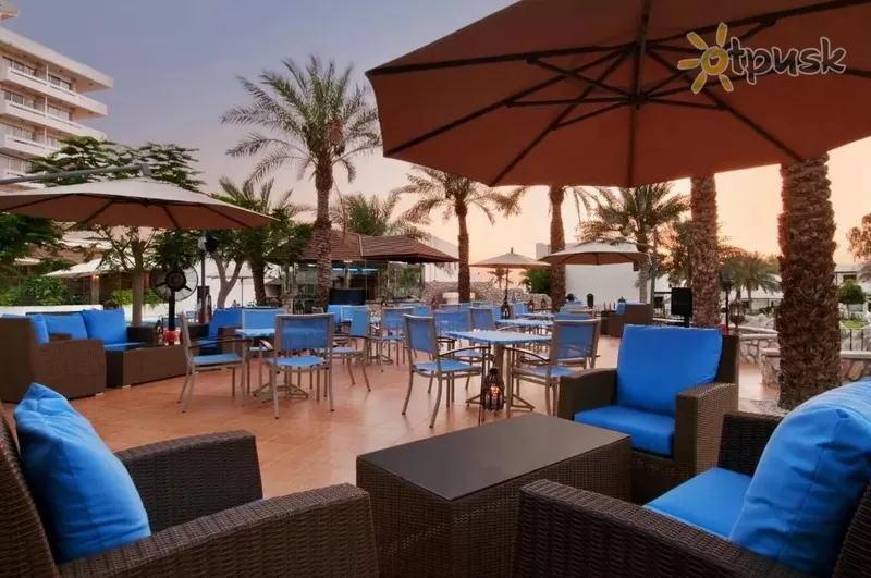 Фото отеля Radisson Blu Hotel & Resort Al Ain 4* Al Ains AAE bāri un restorāni