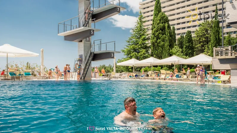 Фото отеля Ялта-Интурист 4* Jalta Krymas išorė ir baseinai