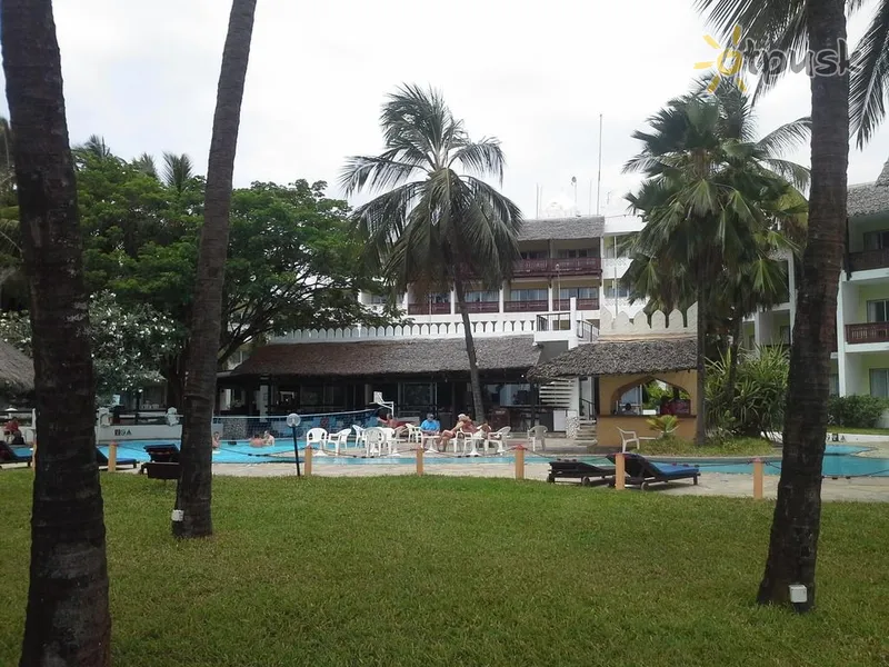 Фото отеля Bamburi Beach Hotel 3* Момбаса Кения экстерьер и бассейны