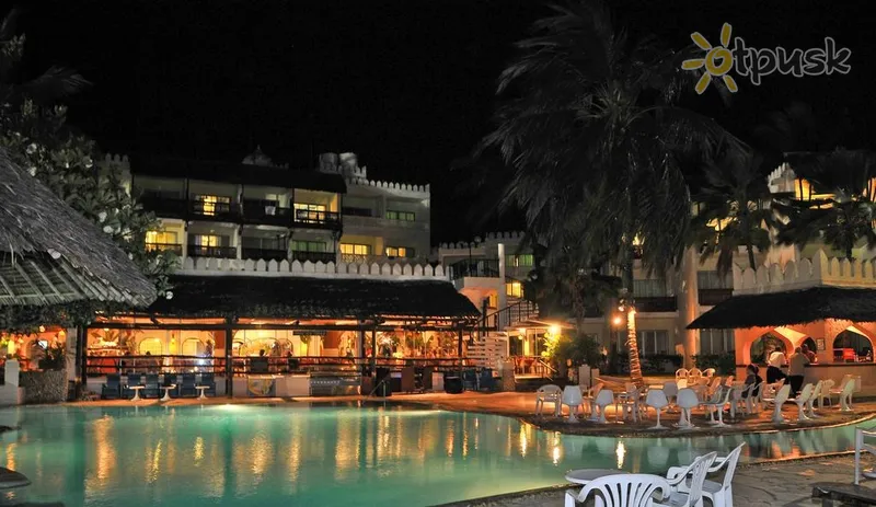 Фото отеля Bamburi Beach Hotel 3* Момбаса Кенія екстер'єр та басейни