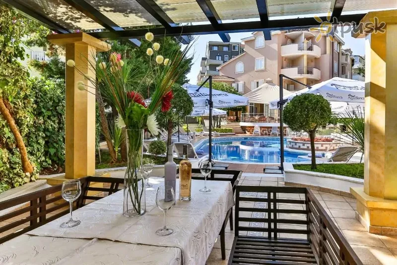 Фото отеля Max Prestige Hotel 4* Будва Чорногорія екстер'єр та басейни