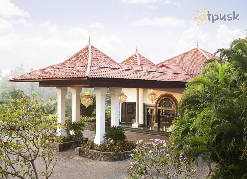 Фото отеля Taj Bentota Resort & Spa 5* Бентота Шри-Ланка экстерьер и бассейны