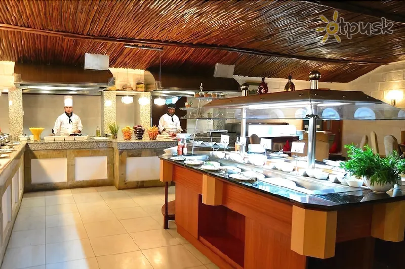 Фото отеля Lake Naivasha Country Club 5* Найваша Кения бары и рестораны