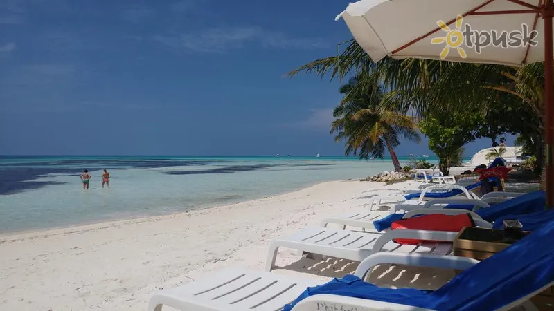 Фото отеля Crown Beach Hotel 4* Північний Мале Атол Мальдіви пляж