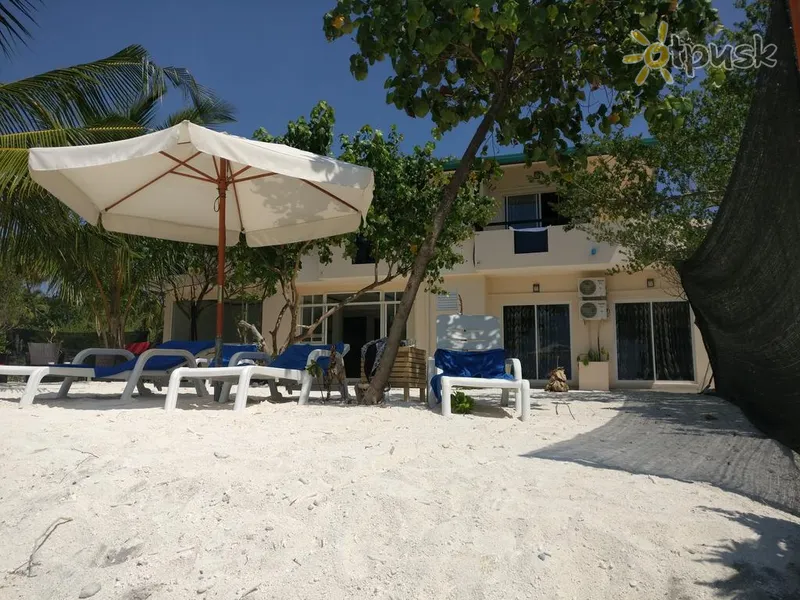 Фото отеля Crown Beach Hotel 4* Північний Мале Атол Мальдіви пляж