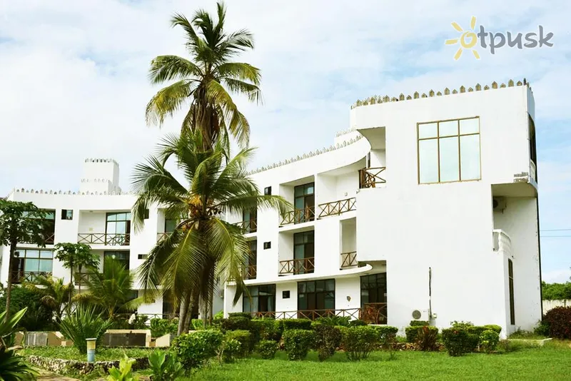 Фото отеля Coconut Tree Village Beach Resort 3* Марумбі Танзанія екстер'єр та басейни