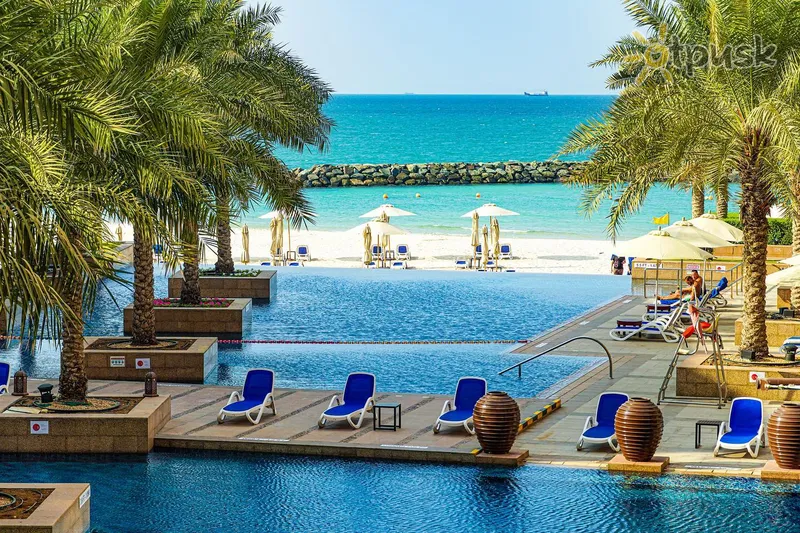 Фото отеля Sheraton Sharjah Beach Resort & Spa 5* Šardža JAE išorė ir baseinai