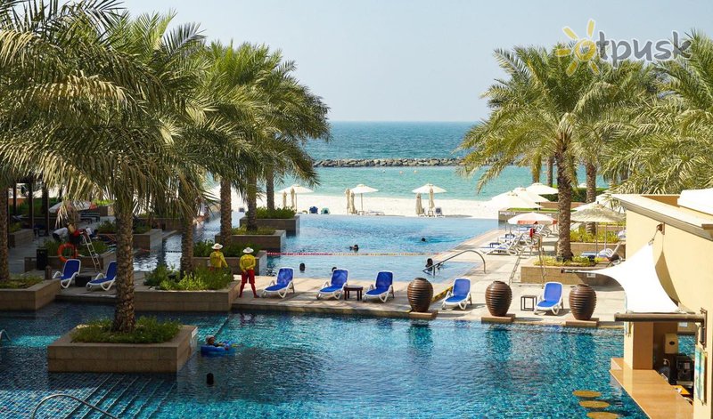 Фото отеля Sheraton Sharjah Beach Resort & Spa 5* Шарджа ОАЭ экстерьер и бассейны