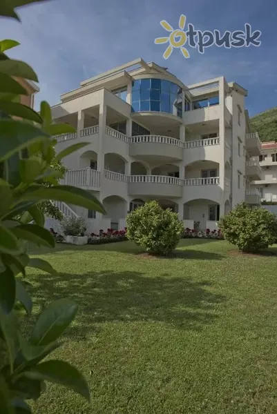 Фото отеля V Lux Villa 4* Petrovac Juodkalnija išorė ir baseinai
