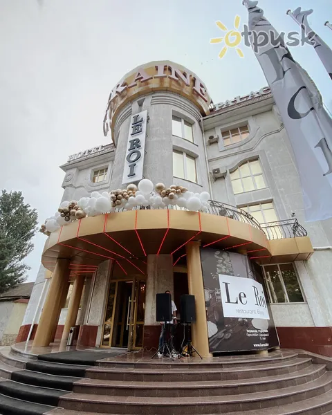 Фото отеля Palace Ukraine 3* Николаев Украина экстерьер и бассейны