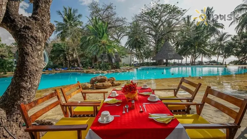 Фото отеля Papillon Lagoon Reef 3* Момбаса Кенія бари та ресторани