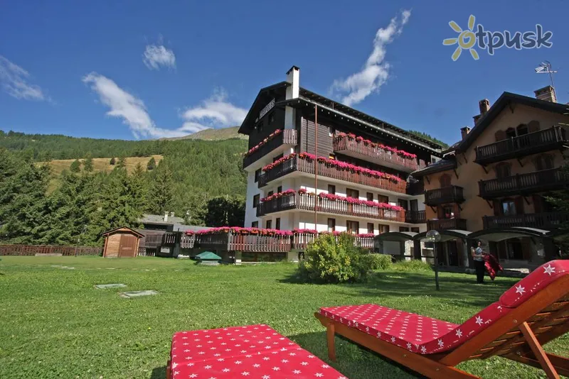 Фото отеля Residence Les Coupoles 3* Aosta Itālija ārpuse un baseini