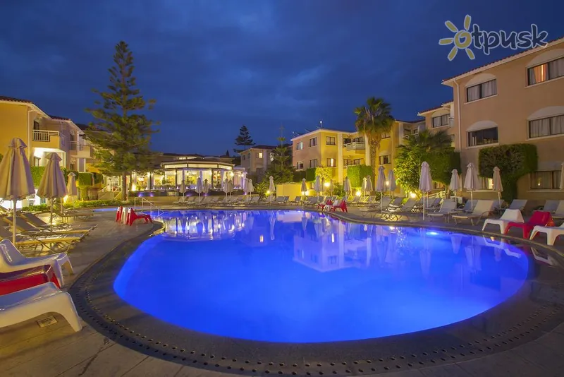 Фото отеля The King Jason Paphos 4* Patoss Kipra ārpuse un baseini