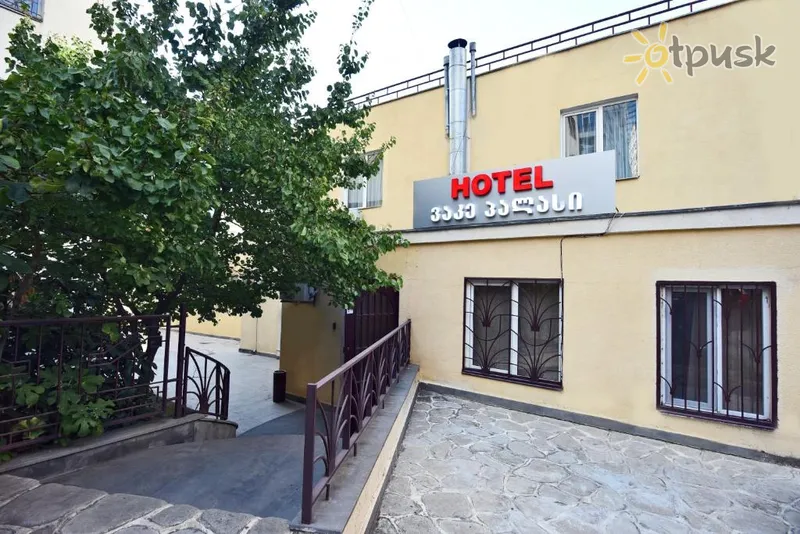 Фото отеля Vake Palace Hotel 3* Тбилиси Грузия экстерьер и бассейны