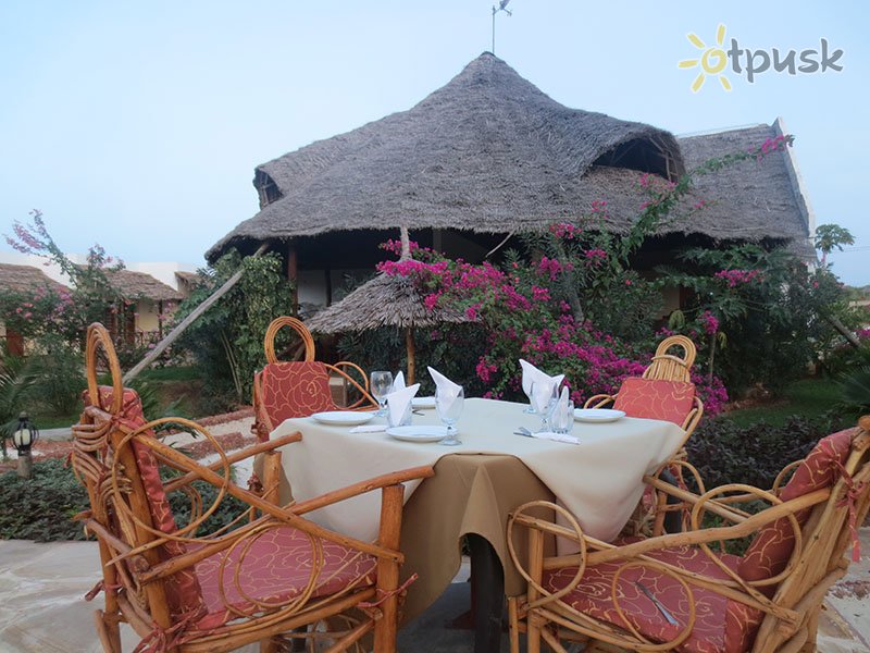 Фото отеля Zanzibar Star Resort 3* Нунгви Танзания бары и рестораны