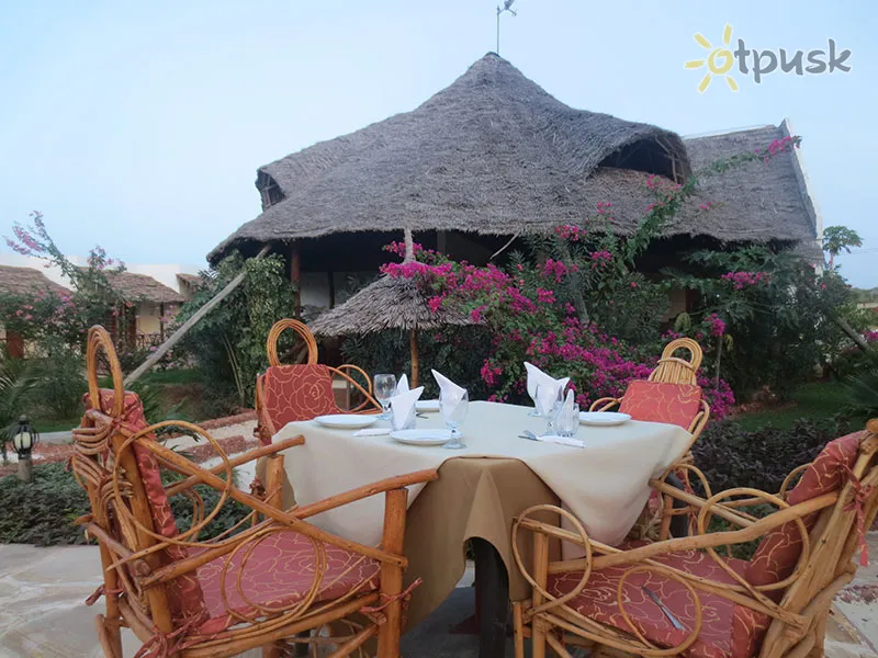 Фото отеля Zanzibar Star Resort 3* Нунгві Танзанія бари та ресторани