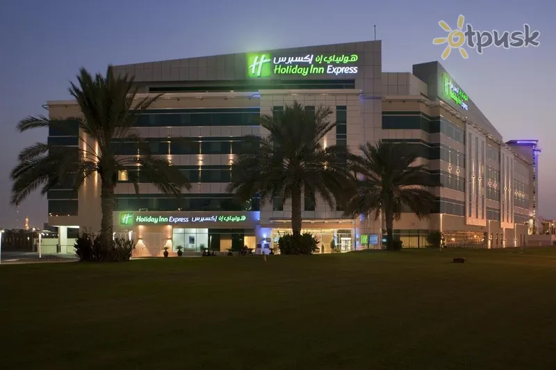 Фото отеля Holiday Inn Express Dubai Airport 2* Dubajus JAE išorė ir baseinai